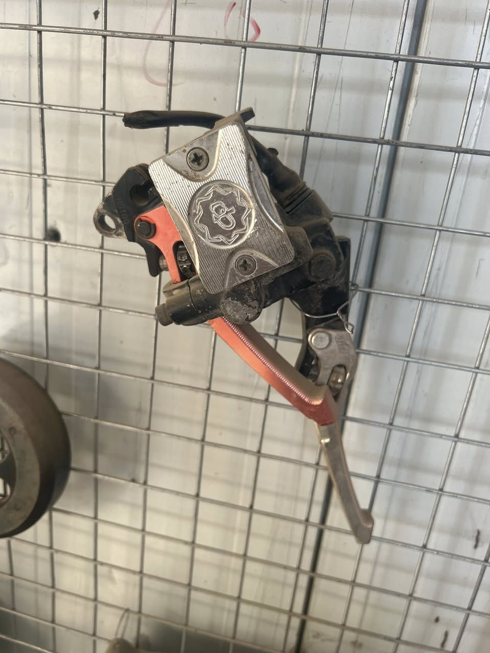 كور توبو ولفين كبار                  100
سدر Rgsذهبي                        125
قبق سكني جبلي                       30
يدات توبو.                               15
 
مكان حله    توصيل موجود 
***********
