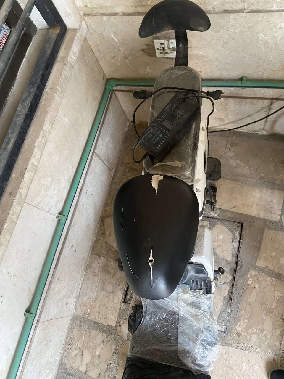 السلام عليكم ورحمة الله وبركاته 
دراجه مستعمله حجم 20 حجم العبوات 20 جويلس 
خمس بطاريات تحتاج فقط بطاريات جديده استعمال شخصي ثلاث سنوات
***********
