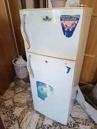 ثلاجتين  للبيع تجميد ثلج وحده 5قدم سعره 125 ومجال وثانيه 9 قدم 120  07...