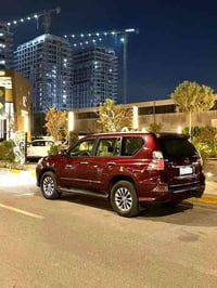 برادو لكزس 2014 جديده   صيانتها بالشركة ومسويله ادامه كامله قبل يومين ...