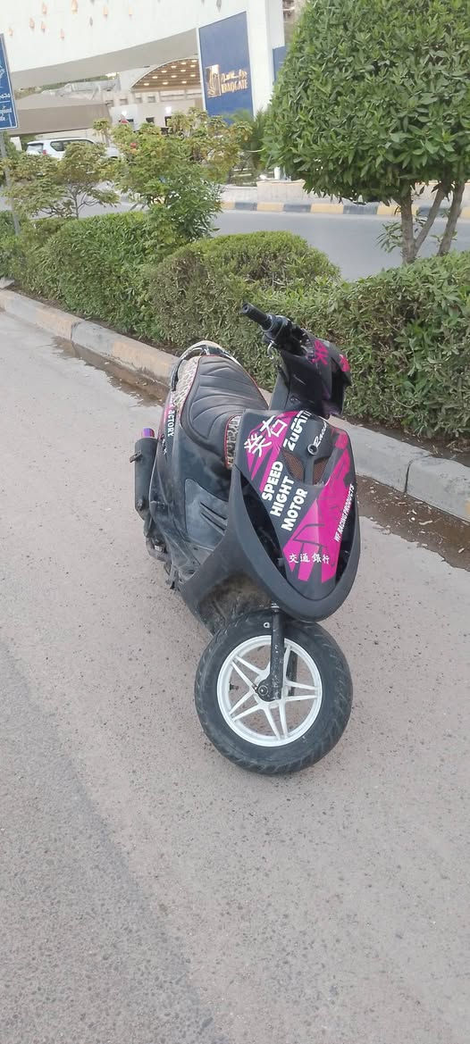 للبيع ماكس  جاي امشي بيه وطفت ابيع كوم حديد صالنصه رياضي كفرات اربع ولفات موشم WF  وياله رياضي صبغ شاصي سمنتي🩶 مكاني بياع سعر 275 الف ***********
