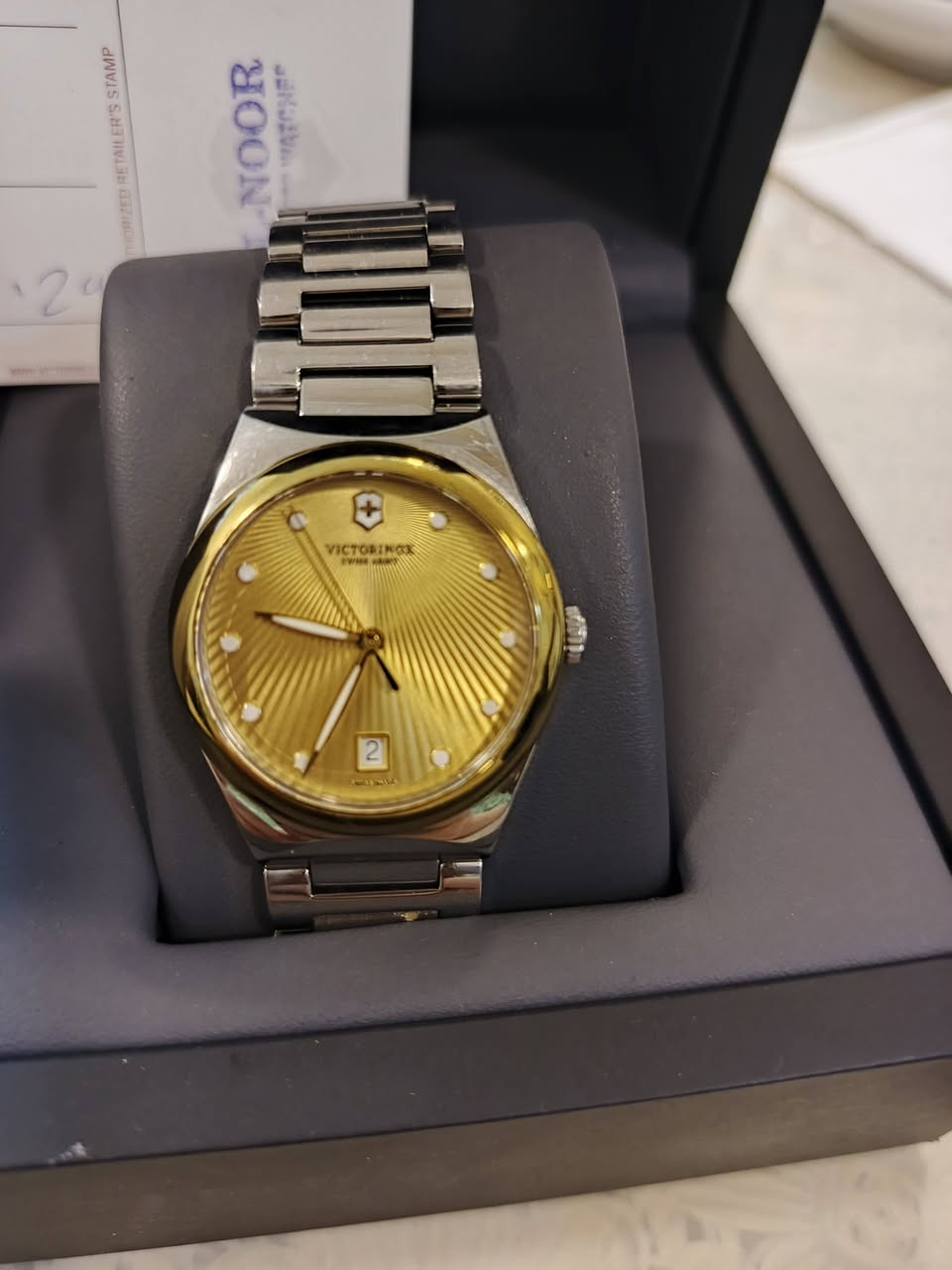 💎 ساعة نسائية أصلية Victorinox Swiss Army – ستيل 🇨🇭 للبيع 💎
الماركة: Victorinox Swiss Army
رقم الموديل: 131016942
صناعة سويسرية (Swiss Made)
الحالة: نظيفة كلش / شبه جديدة
السوار: ستانلس ستيل أصلي
تجي ويه العلبة الأصلية + الضمان ✅
شغالة 100% وما بيها خدوش
ماركة معروفة بقوة المكائن السويسرية وجودة عالية
مناسبة للاستخدام اليومي والمناسبات
📍الموقع: بغداد
للتواصل خاص


**إذا كنت صاحب هذا الإعلان وتريد حذفه لأي سبب، رجاءا أرسل رسالة إلى الدعم الفني**