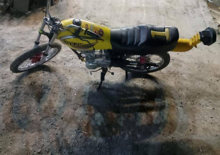 0770 757 9608
سلام عليكم ايراني حربي رابيدو تعمير2024 فقط بيع سعر400 وبيهة مجال
