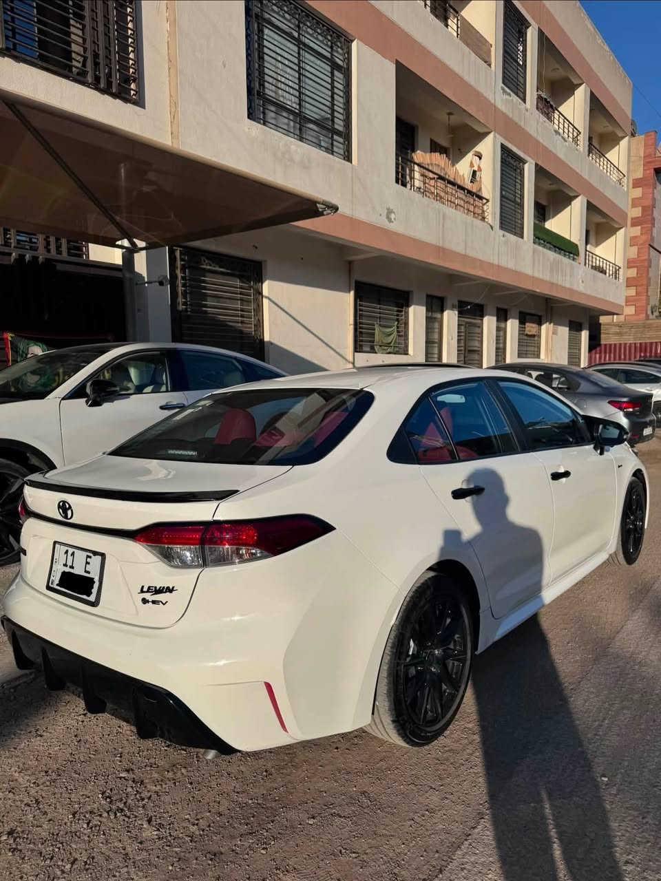 للبيع تويوتا كورلا 2025 شكل الامريكي S بلاك ادشن 4 كامرات فول مواصفات 1/1 رقم بغداد تحويل ثاني يوم ماشية 7000 Km داخل احمر .
مواصفاته : بصمة تشغيل وابواب .
سلايت.
كشن كهرباء 3 تحكمات .
تحكمات ستيرن جهتين.
شاشة دجتل.
اوتو هولد.
3 انضمة قيادة ( ايكو + بور نضام التسارع * نورمال العادي ) .
مثبت سرعة.
تحديد مسار.
نضام المنحدرات .
لايت LED .
بك لايت LED .
رادار امامي. 
نضام EV Mode.
مانع انزلاق.
وباقي المواصفات المعروفة بل فول .
السيارة بدون صبغ او بارد او تبديل .
مكانه : بغداد شارع فلسطين . 
السعر : 168$ . 
للأستفسار : ‭***********‬.
