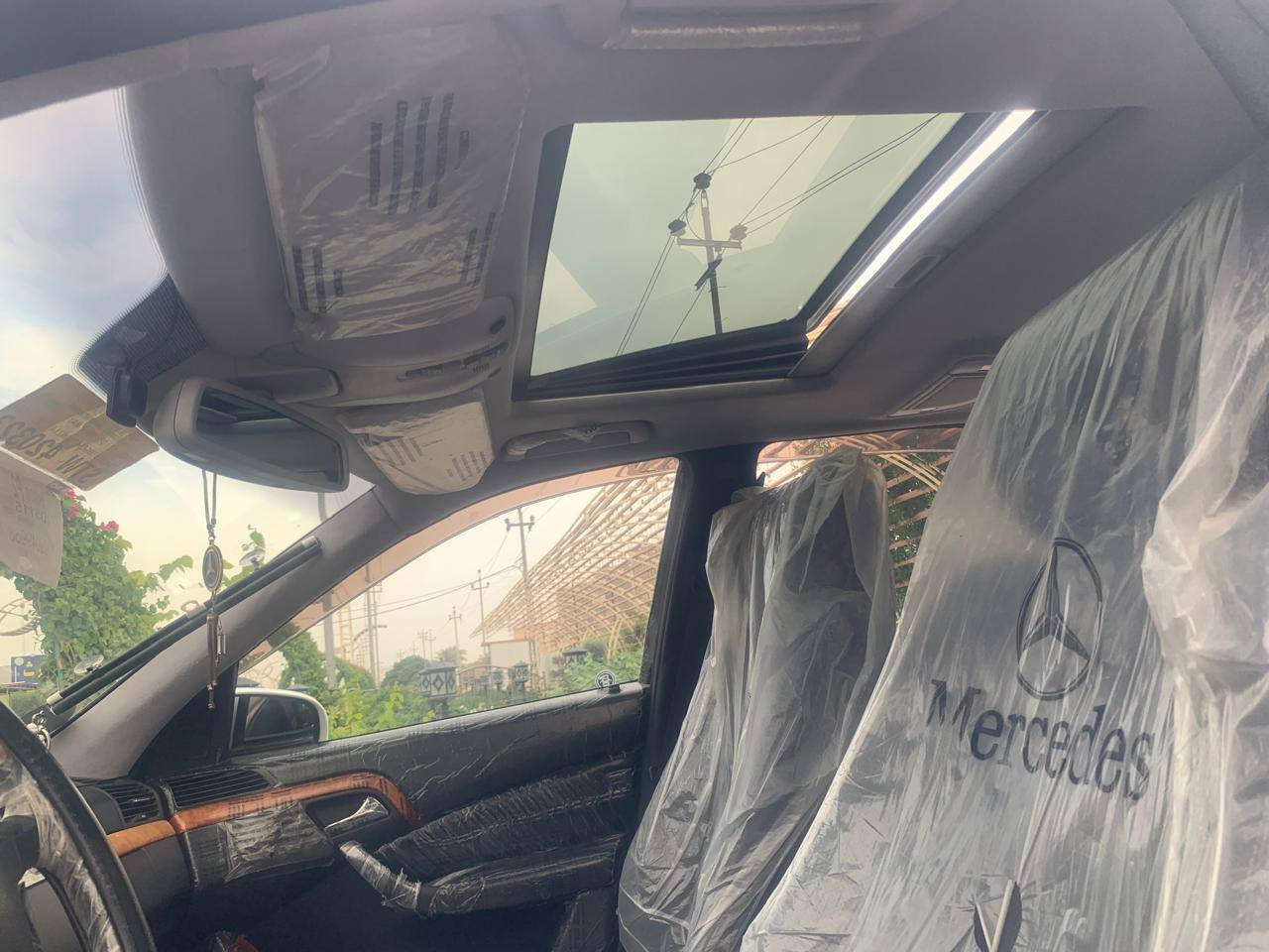 السلام عليكم من رخصة الادمن
سياره مارسدس اس 500 فول 
السياره غنيه عن التعريف رقم بغداد مميز تحويل مباشر السياره
مكفوله كفاله عامه الاسفسار على الرقم ***********
        ***********
واني خادم للطيبين
