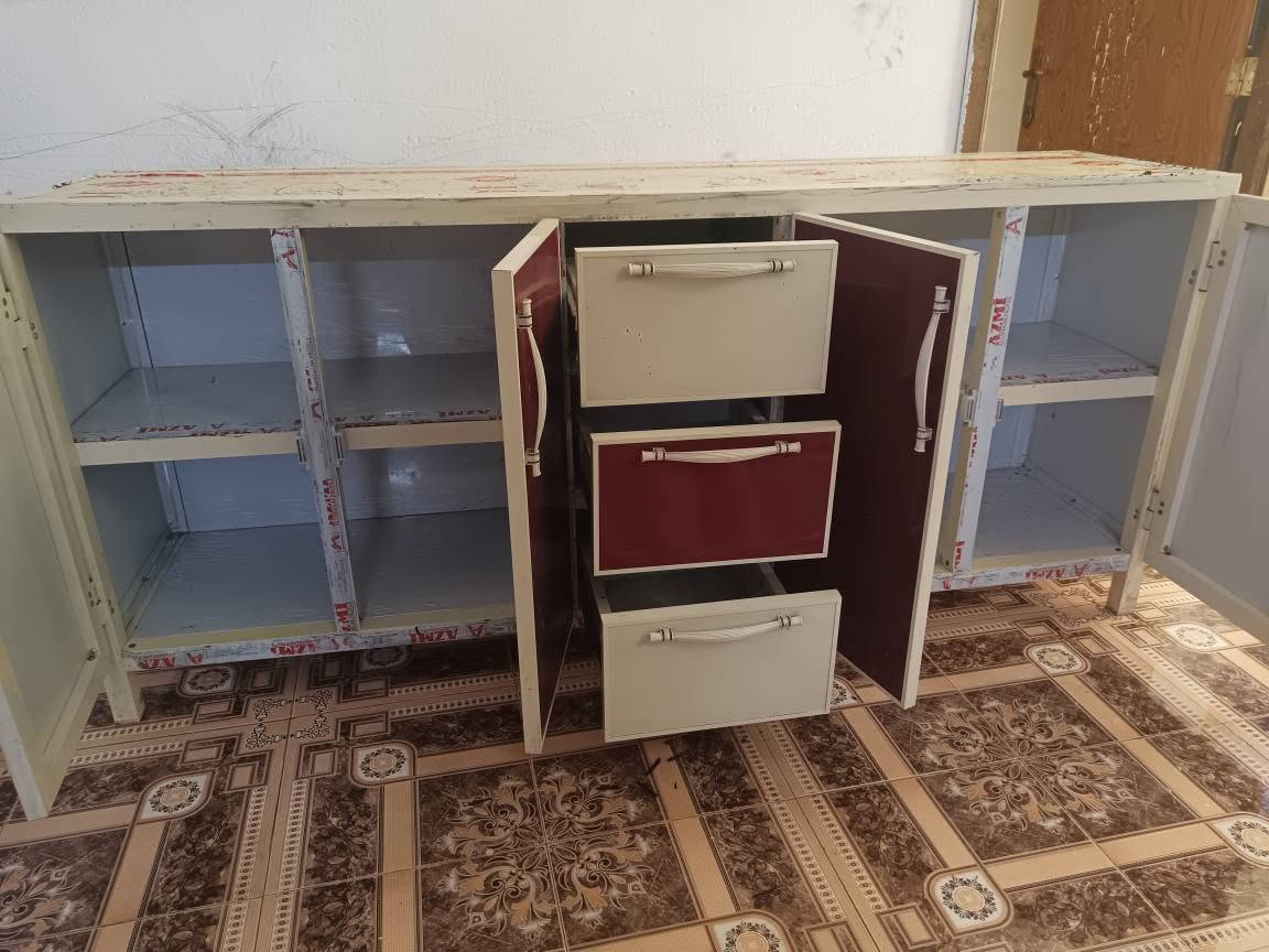 كاونتر مع الملحق للبيع طول ثنين متر تفصال  السعر 600 وبي مجال للشراي 
***********
#الجميع عمارة, ميسان
