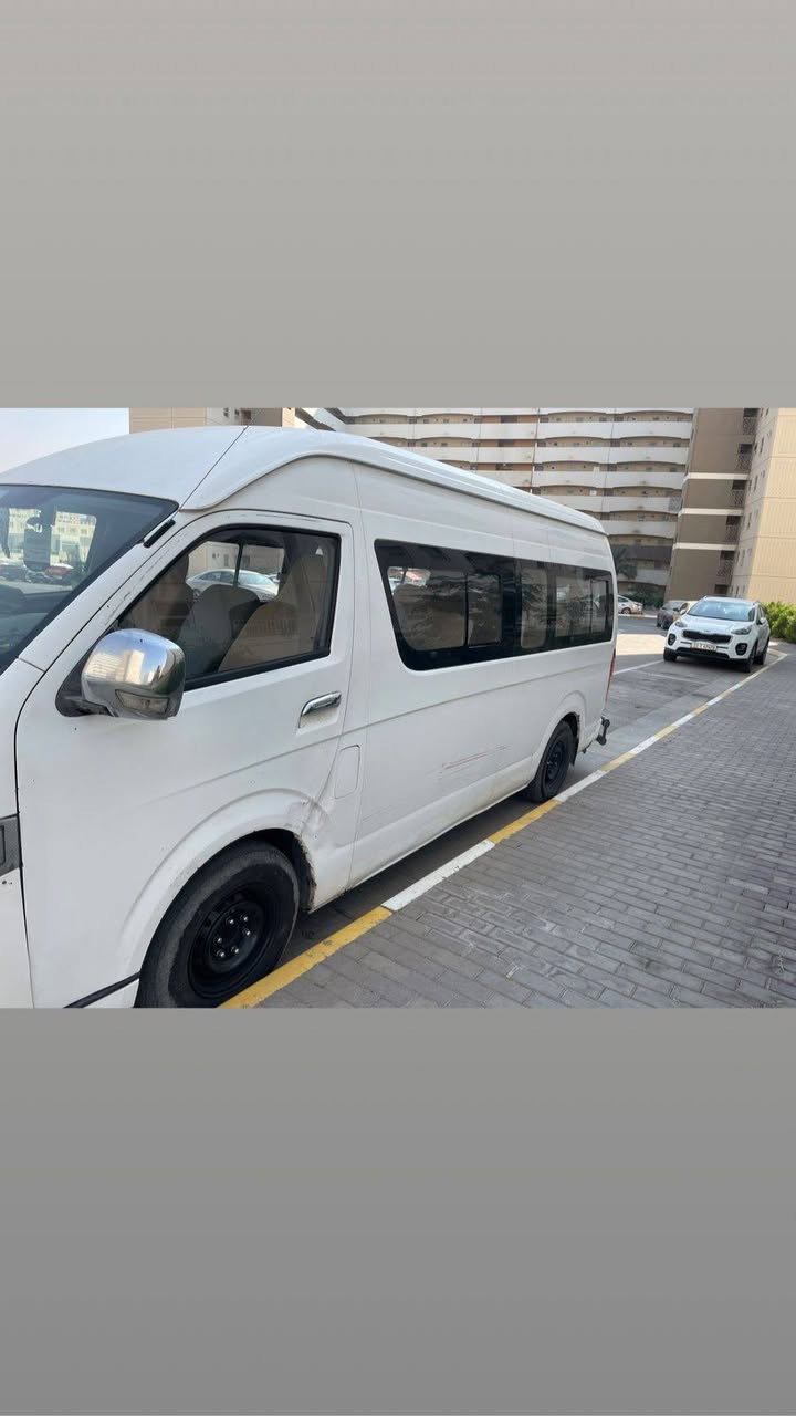 السلام عليكم هايكر للبيع موديل 2014سنويه لل28رقم دولي باسمي اكسل فلاونزه كير ياباني محرك جمره بي تنقيص+صبغ وره باب سلايت شويه+طخه وره باب سايق السعر٩٥وبيه مجال قليل للاستفسار اكثر رقم صاحب السياره ***********
