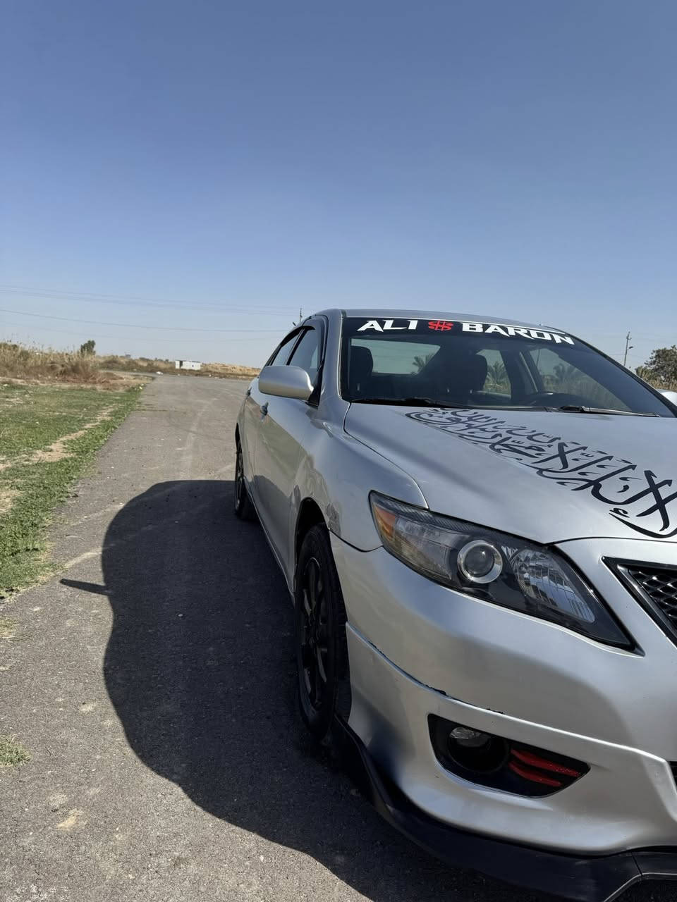 سلام عليكم
كامري للبيع موديل 2007 فئه se محدث 2011 S كت رياضي بسمي سيارة هزة رقم جديد 
حادث سيارة فقط قطعه وحدة جاملغ الامامي بي ضربه مو كلش قويه ايرباكات كلها سليمه صبغ عام اثر جراد مجود فديوات وصور قبل الصبغ سيارة كامله مكمله فقط دبلات امامي 
موصفات 
شاشه كامرة دوارة 
سستم صوت 
Abs 
 ثلاجه تحت كشن 
ويل 17 رياضي 
كيج ليزري 
منضومه بيرك جديدة دسكات Abs 
عليها ادامه سيارة بلكات نوزلات جويتر كلهن مسويلهن ادامه 
السعر 97 وبيها مجال 
مكان بغداد حي جامعه او حي جهاد 
اتصل او وتساب ***********
