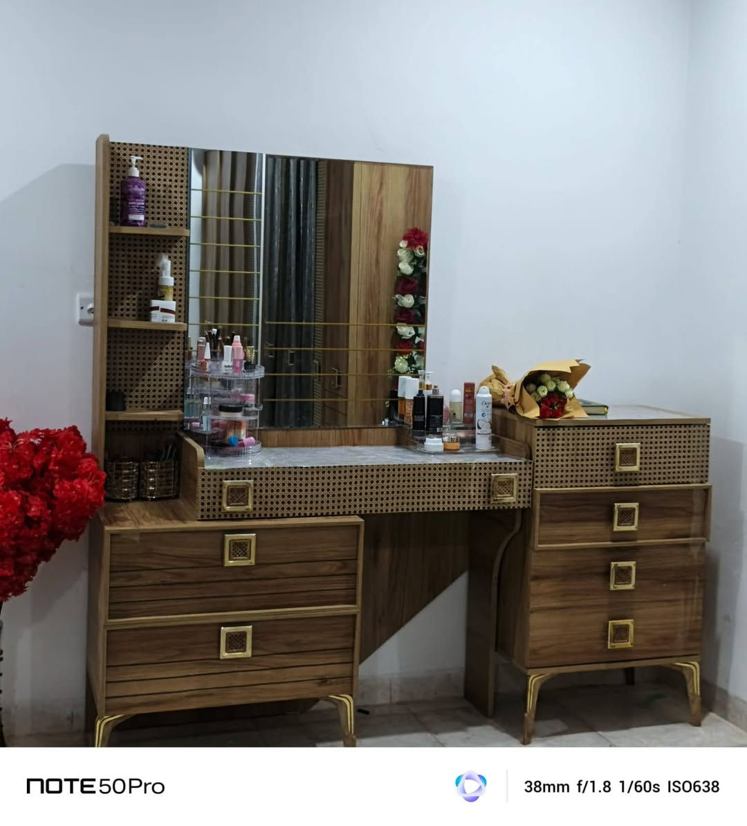 سلام عليكم غرفه نوم تركيا درجه اولى ما متعوبه ومابيها اي عيب الغرفه مرتبه وحيل حلو تقريبا 10 قطع السعر المطلوب ١٢٥٠ بلخير ع ياخذها رقم الاتصال ***********
