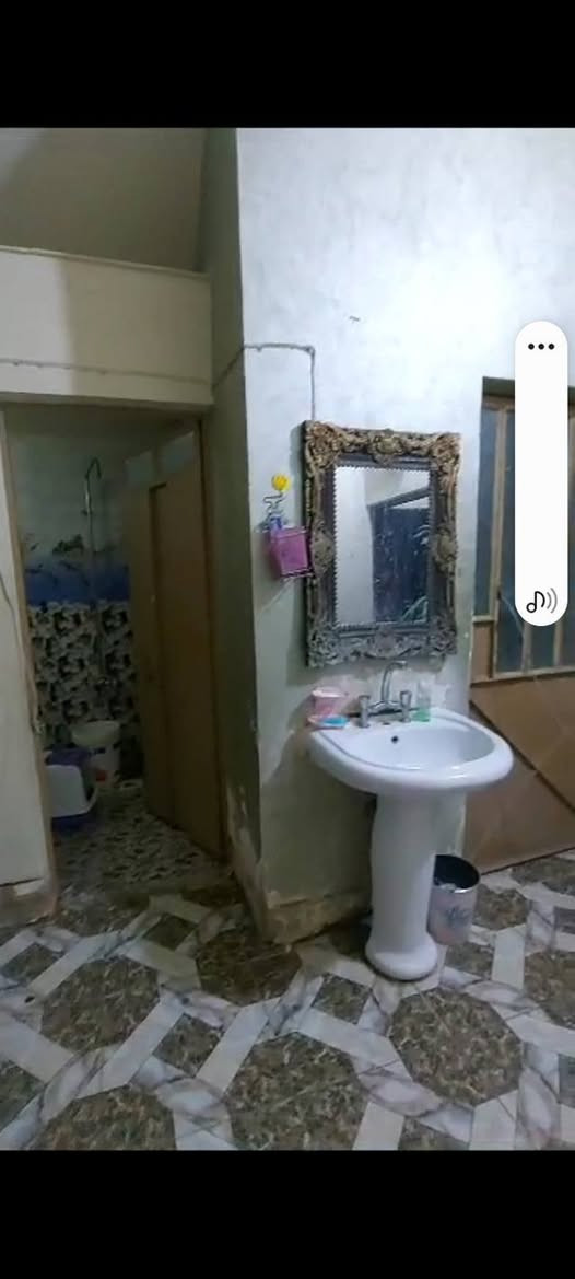 للبيع 
بالفلوجه /التاميم مشتمل 100mبناء 2013بلوك طابقين 3غرف نوم شارع 8mمستثمر ب450الف شهريا سعر البيع 120 نتفاوض ***********////***********
