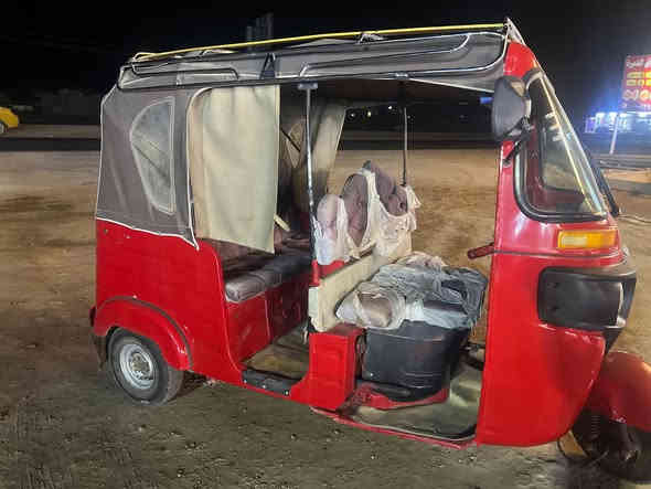 السلام عليكم تكتك ١٨ رقم وسنويه  محرم توه مجفت ومعمره تعمير كامل تكتك خير من الله السعر 4 وبيه مجال بسيط حك الجيه  المكان واسط قضاء الحي للاستفسار هذا رقم الهاتف ***********
