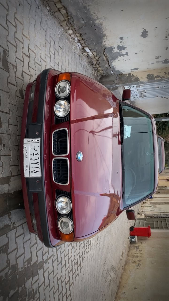 ألسلام عليكم
للمراوس BMW حجم 525 
مديل 92
السيارة وارد يابان تبريد ثلج
محرك وكير حاويه جدد مسكر عدل 6 سلندر بلادي
غرفهً جلد جديدهً
حداديهً وتخم تاير جديد 
ميكانيكياتها وكهربائياتها كلها شغالهً 
رقم بغداد اصولي 
السيارهً جاهزهً ومابيها نقص
معروضهً ب70$
***********
