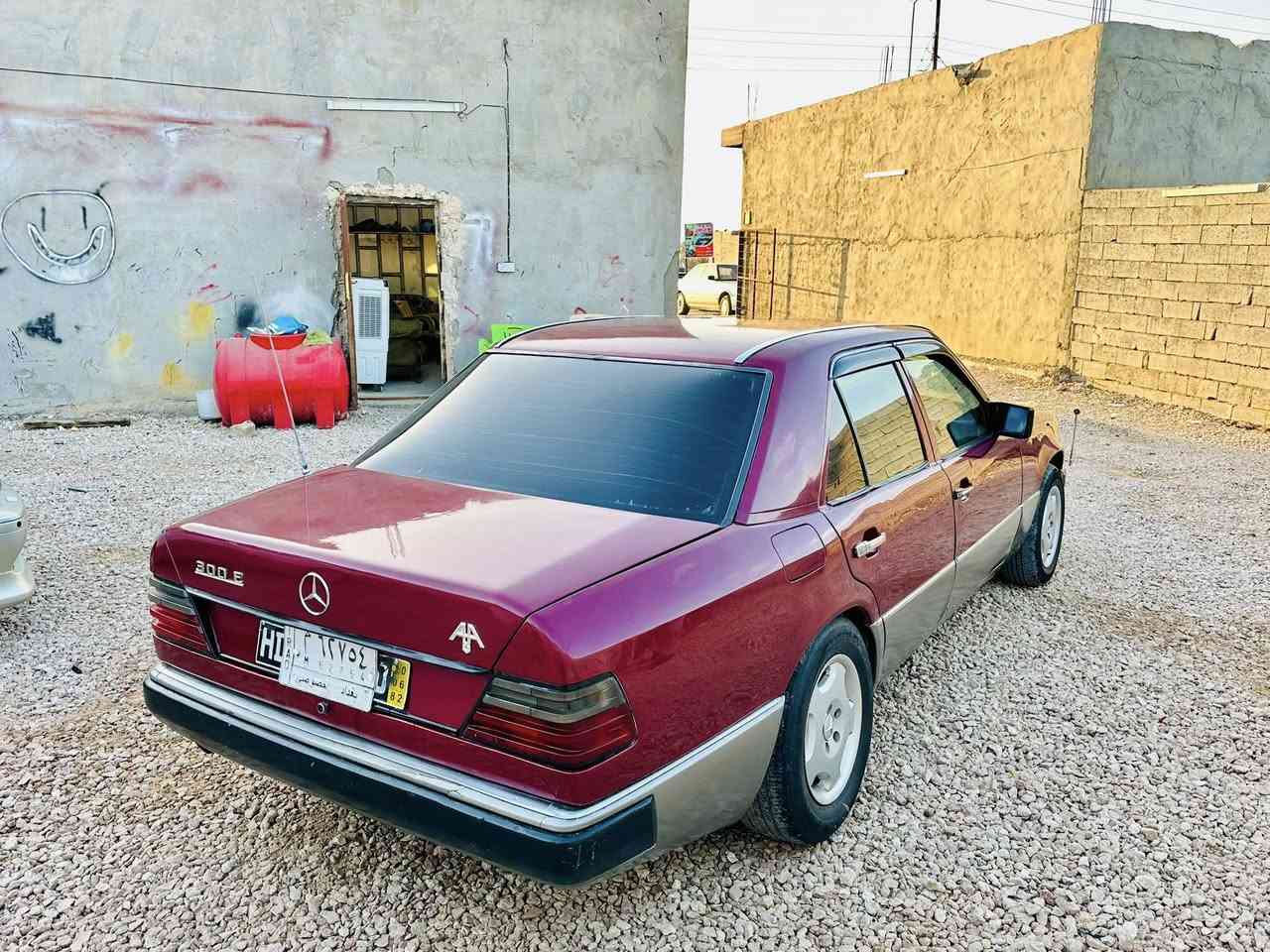 مارسدس موديل 88 رقم بغداد تحويل مباشر سنويه 2027 جاهزه محرك وكير بطه 3000 جاهزه السياره عارضه للبيع ولمراوس  مكان السياره الديوانيه قضاء غماس السعر 58 مع المجال للاتصل***********
