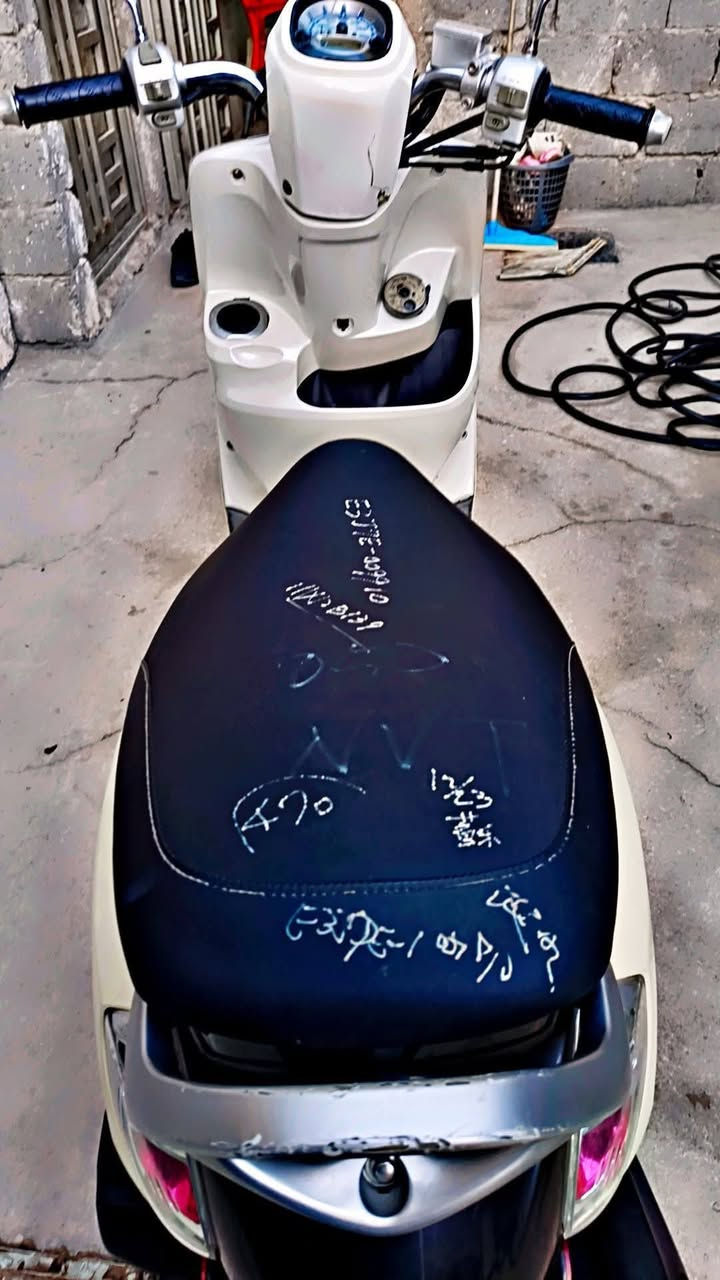 للبيع بوليسي امختمه كلها وكيلها الحمداني موديل 2016 الي ميعرف بيها لا يكسر بيها ياباني وليس صيني عنوان كربلاء  *********** السعر خاص ومعروفه اسعارهن هنه
