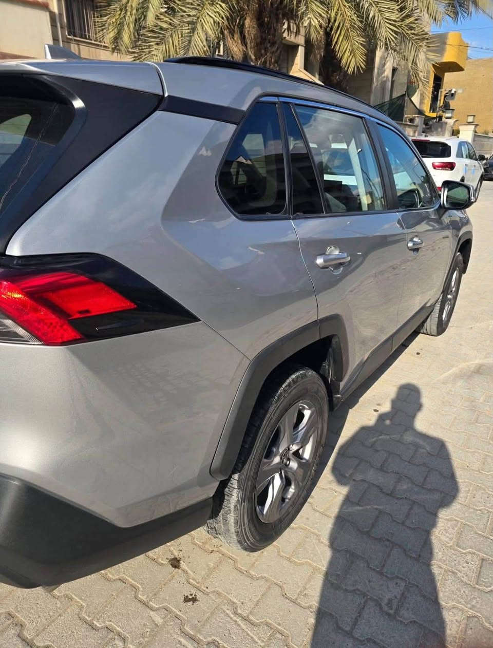 تويوتا راف فور 2022
مواصفات XLE
بصمة فتحة صندوق شفت رادارات 
ماشي 42 ميل 
تبريد مركزي 
محرك كير تبريد كلة بشرط 
تحويل و وكالة ثاني اليوم 
سعر 170 
***********
ضرر :: بي خمس قطعة ثلاثه كلير امريكي و اثنين دبي بدون شاسي  و دواخل مابي و صقف مالة شبر تعديل ع بارد
