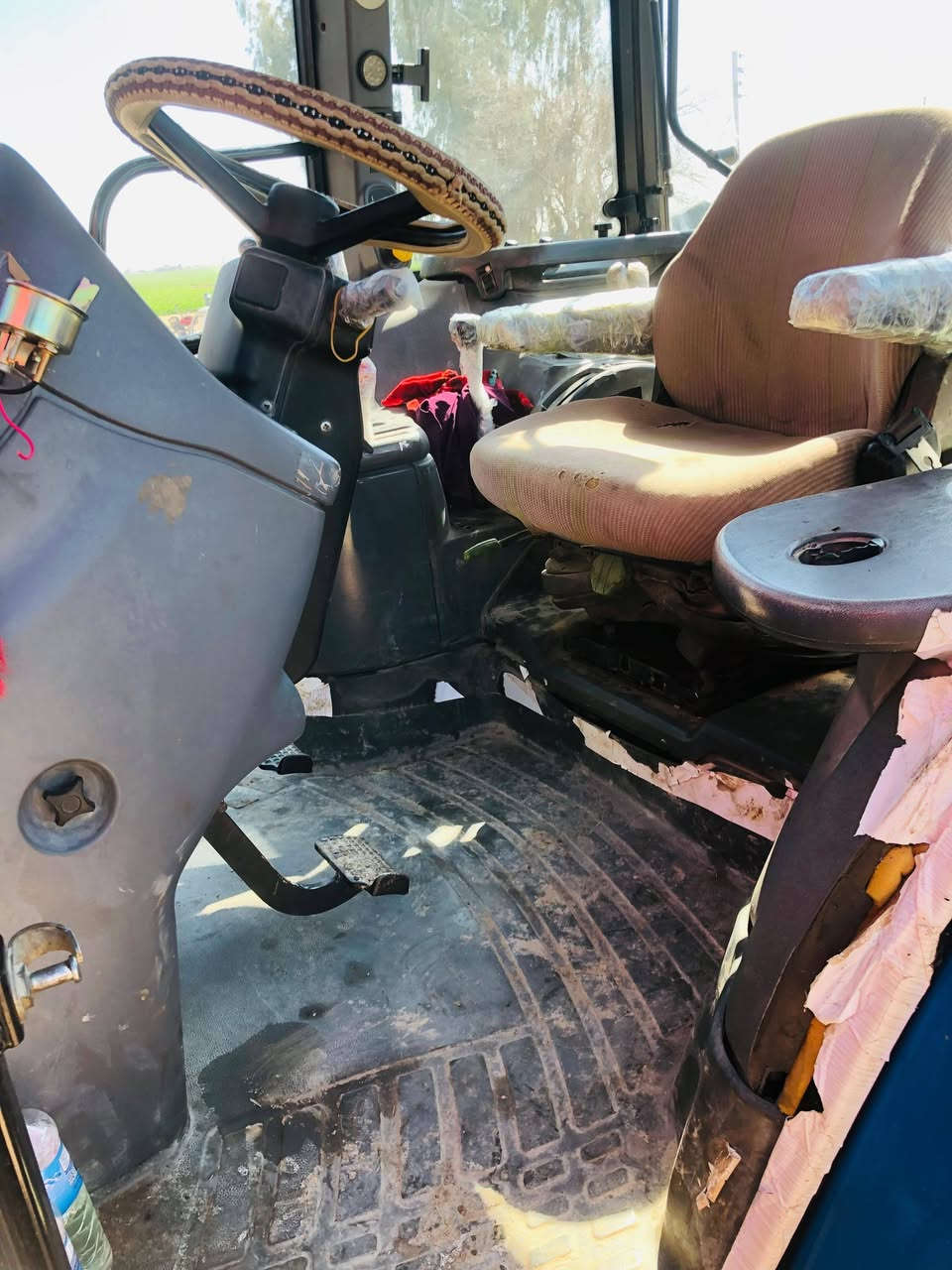 نيهولند الحجم 115 موديل 2000 السعر 30التصال***********
