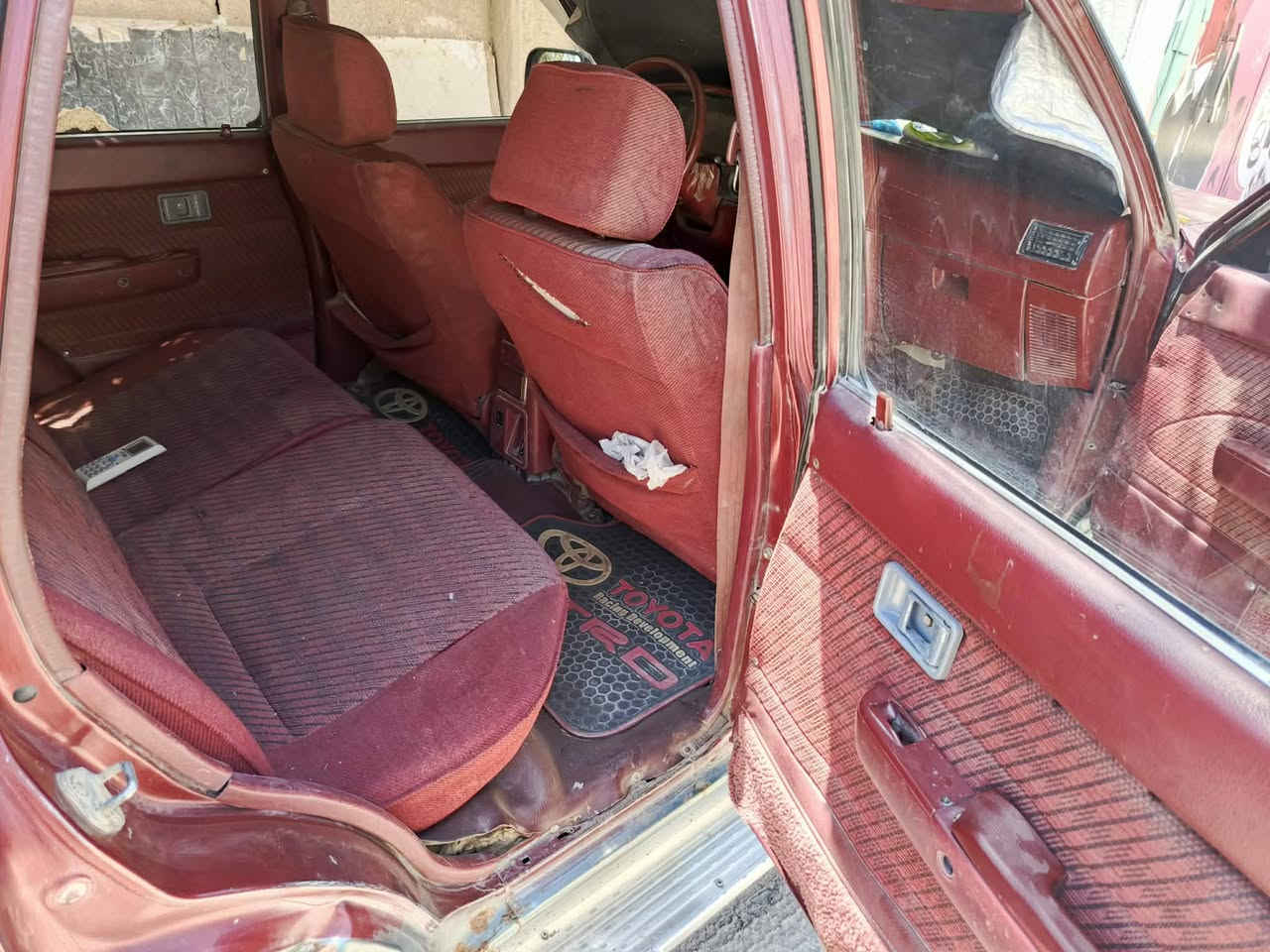 للبيع او مراوس سياره تيوتا سورف فوررنر رقم قادسيه انكليزي مكينه وكير ففتي كهربائيات شغاله شرط التحويل السعر ٤٨ وبيه مجال مكان السياره بابل الاسكندريه مجمع حطين للاتصال ***********
***********
