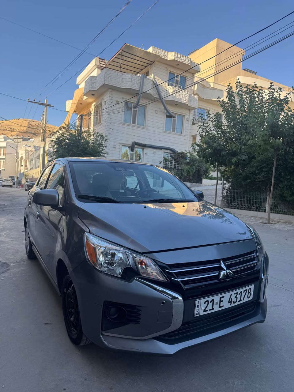 Mitsubishi Mirage 2023 ( HatchBack )
میراج 2023 
ماوەی ڕۆشتن 14,000 mile
سەنەوی تا 2030 تازەیە بێ کێشەیە بیکە بە ناوی خۆتەوە، هیچ غەرامە و شتی تیا نییە
سێرڤسی تازە کراوە و ڕۆنیشی گۆڕاوە، سەیارەکە هیچ کێشەیەکی نیە گێڕ و مەکینەی لۆکە زۆر کەم ڕۆشتووە
مەکینەی 1.2L ی سێ بستۆنە بەنزین زۆر زۆر کەم ئەخوات
حاسەی هەموو لاکانی هەیە، 
کامێرای بەگی هەیە، 
هەر چوار جامی کارەباییە،
شاشەی گەورەیە بێ کێشەیە و سەریعە، 
تەبریدی بە شەرت
مۆدی Eco و Sport و ئاساییشی هەیە

ئێرباگی شان و سوکانی تەقیوە بۆی دانراوەتەوە و سیستەم کراوە

یەک بستی بۆنیدی بۆیاخە و یەک بستی چەمەلەقی دواوە PDR ی هەیە ڕەسمی سۆنەریم داناوە

نرخی ٩٦$ گەڵا و مەجالێکی برایانەی تیایە
لە سلێمانیم

*********** السليمانية, العراق
