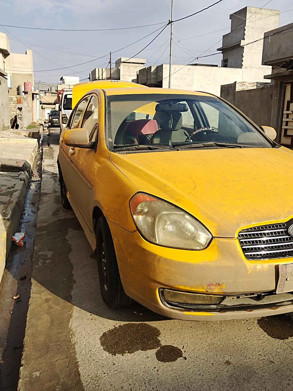 اكسنت فيرنا 2010 
سياره فول مناقصها شي 
ضررها خلف باب وره باب السكن فقط 
وتلقيطات تكسي 
شرط تحويل ووكاله دفتر بانزين 
السعر 85 
موصل اليرموك 
***********
