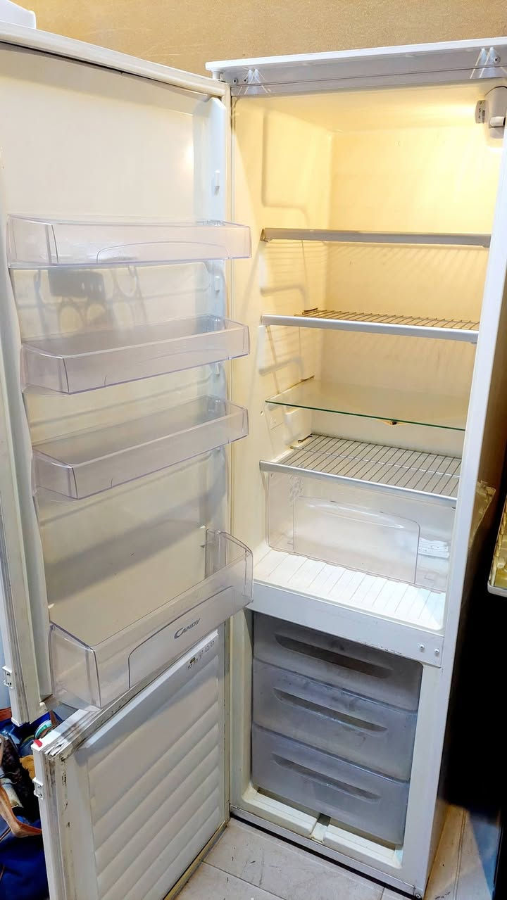 السلام عليكم ورحمة الله وبركاته موجود ثلاجة +مجمدة العنوان هفلان السعر ٢٠٠الف وفيها مجال للإستفسار وتساب فيبر ***********
