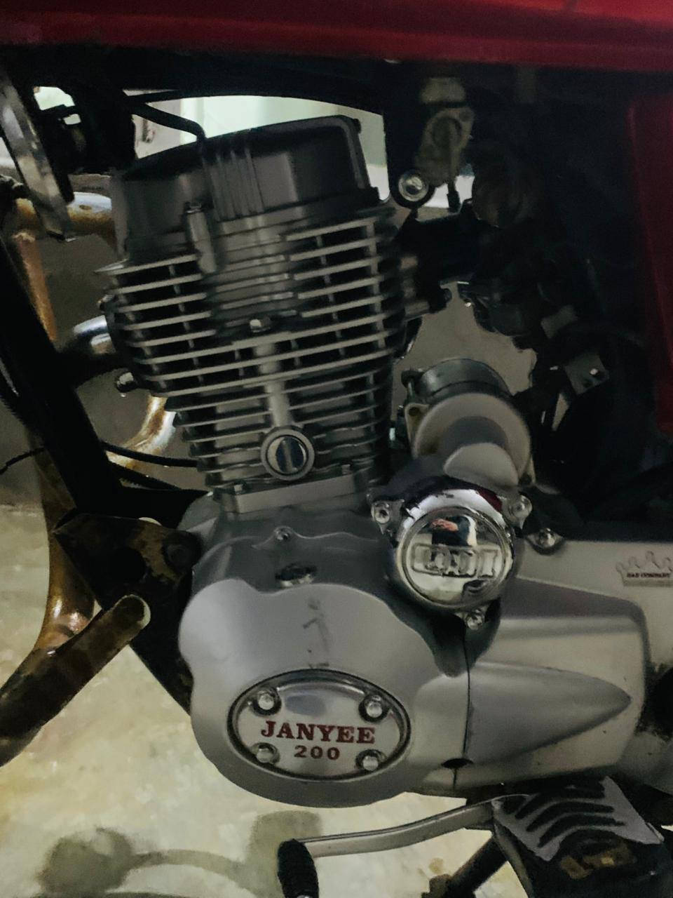 السلام عليكم 
للبيع موطور ابو الكله موديل 2020 محرك مامفتوح شرط تأيرات جدد نضاف دبلات الجدام شغاله الوره تعبانات نص عمررر الاستفسار الاتصال ***********
