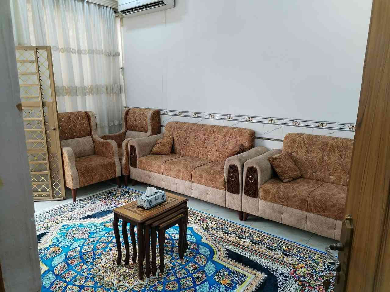 بسم الله

دار سكن للبيع 100 م طابقين في حي الفرات قريب على شارع الصب

✅بناء حديث كونكريت  متكون من طابقين 

✅الطابق الأول طرمه .استقبال .مطبخ .صاله .غرفه نوم .مناور 2 .صحيات داخليه وخارجيه

✅الطابق الثاني .صاله .غرفه نوم
 .
✅طابو صرف 

✅السعر 120 وبي مجال


**إذا كنت صاحب هذا الإعلان وتريد حذفه لأي سبب، رجاءا أرسل رسالة إلى الدعم الفني**