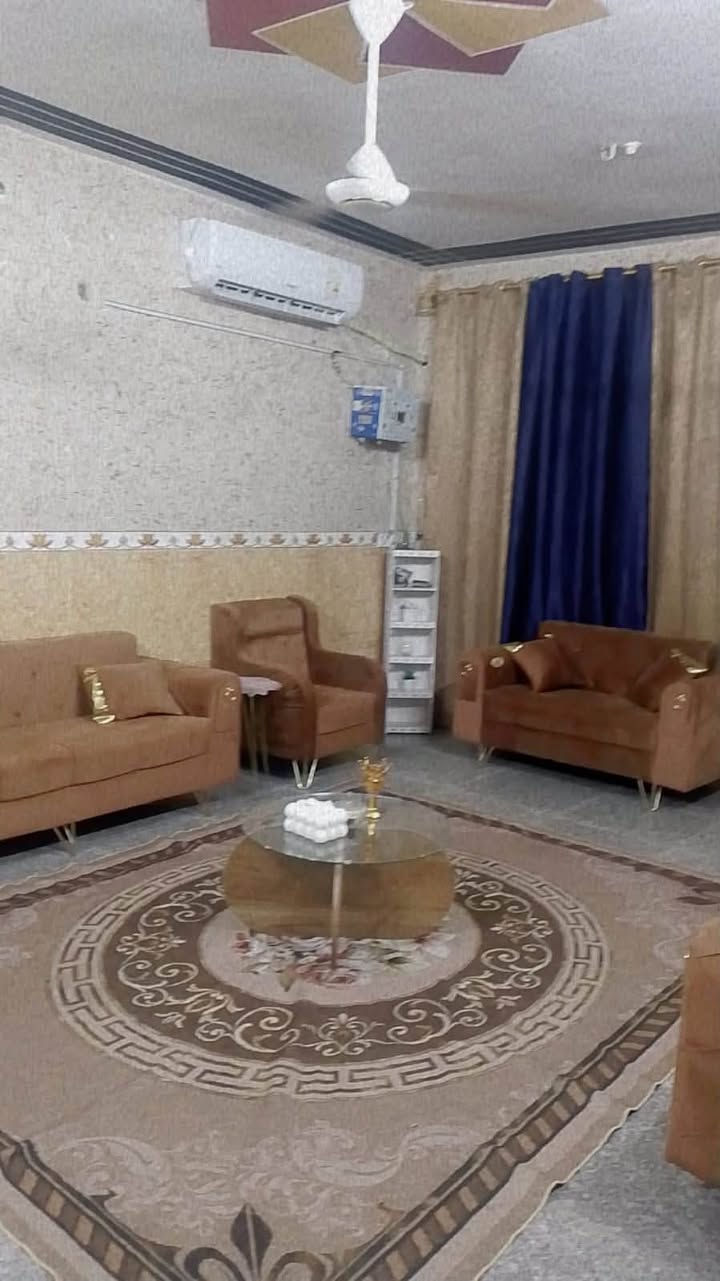 السلام عليكم
بيت للبيع 250 متر منطقة العريفية طابقين شارع مهيم الخدمي قرب محطة نجم للماء 
للاستفسار ***********
