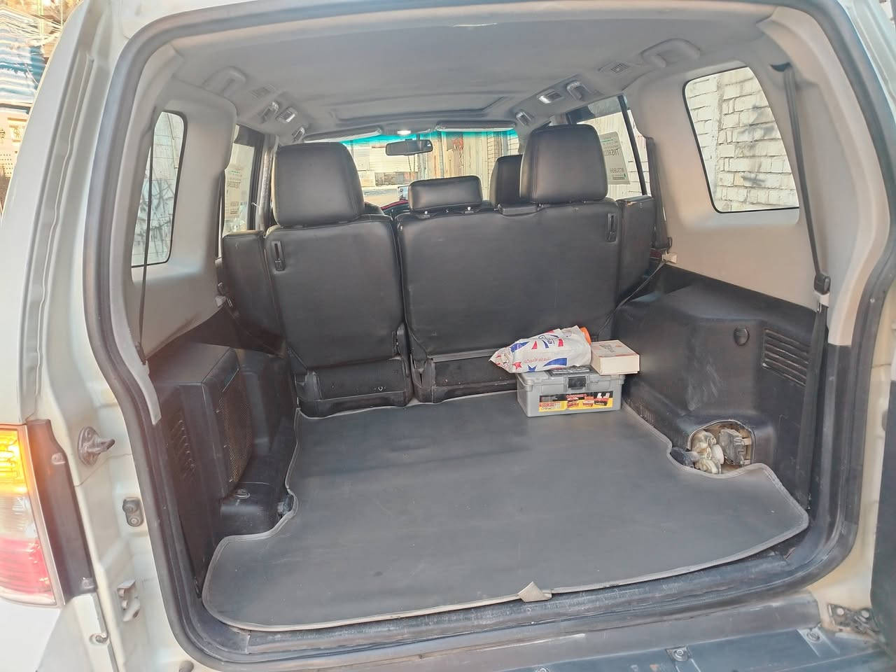 السلام عليكم للبيع باجير حبتو 2009 حجم المحرك 3000 المرغوب رقم بغداد باسمي لون صدفي السياره نضيفه مال بيت خليجي فور ويل كشنات جلد كهربائي تدفئه تبريد مسجل دمام شاشه اشاير بل مري شفط تحكم استيرن فتحه تبريد ثلاث قطع حساسات خلفيه السياره خير من الله بيها باب الجنطه مبدل واحد أصلي والجاملغ شويه السعر 127 هاتف ***********
