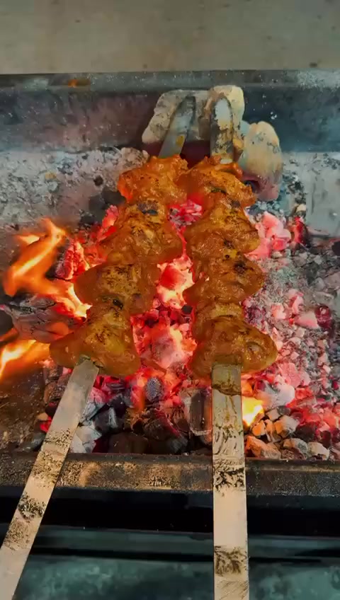 رمضان كريم علينا وعليكم 

يعلن مطعم بركات الحسين (ع)

عن الافتتاح طيلة ايام شهر رمضان المبارك 

من الساعه 4مساء حتى الساعة 4 فجرآ 

 وجبات الإفطار 

مندي دجاج + تمن وقيمه +دجاج ناشف + اجنحه + عرايس 

وجبات السحور 

باقلاء بالدهن الحر +المخالم بانواعها +كبه سراي +اجنحه +عرايس

التوصيل مجاناً 

طويريج قرب مرقد السيد ابو هاشم 
ركن شارع الهنداوي 
***********
***********
مطعم بركات الحسين ع
