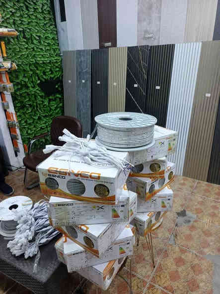 توفر نشره لد 12 ملم بدون لاسق ضمان سنه 
50 متر السعر 50 الف ستخدم داخلي خارجي حدائق 
يوجد خدمت توصيل 5 الف 
***********احمد فورتي للديكور
ديالى بعقوبه شارع الديري 
قرب مشتل كاردن ستي 
يو جدد مفرد المتر 1500
محوله 1500
