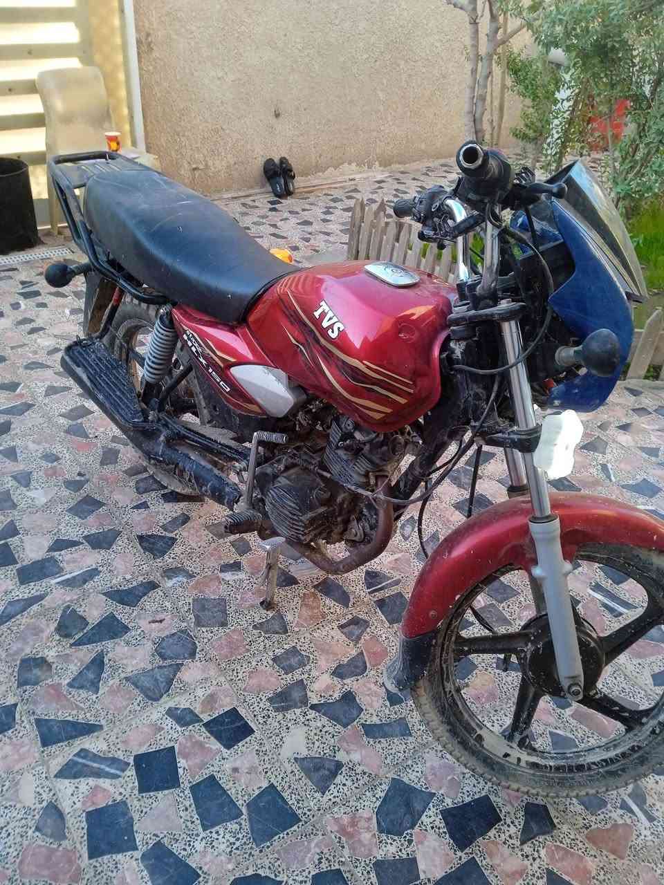 سلام عليكم تي في اس موديل 22بدون اوراق  5كير مكينه كير كهربائيات سلف هندر  كلها شغاله تاير خلفي عالي شادلها كلوبات جانبيه كلش قويات بريك امامي خلفي جددت رايدها 775 وبيها مجال قليل مكاني بغداد ***********
