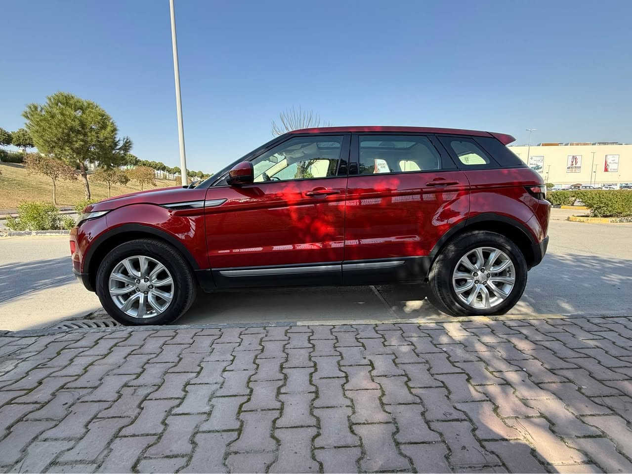 رانج روفر ايفوك شركة سردار خليجي صفر اربيل فول مواصفات 

محرك 2000 تيربو 4 سلندر نظيف وجاهزه 

سنويه منتهيه مكانها سليمانيه 

بيع او مراوس برقم شمالي 

***********

***********

145$ السليمانية, العراق
