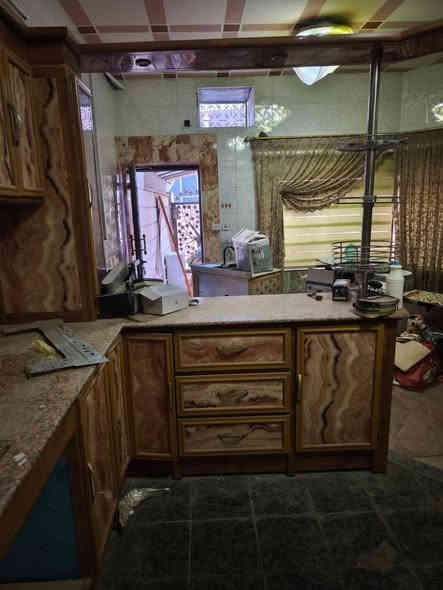 كاونتر ١٢ متر للبيع نضافه ميه بالميه مستعجل على البيعه ٦٠٠وبي مجال عنوان القبله ***********
