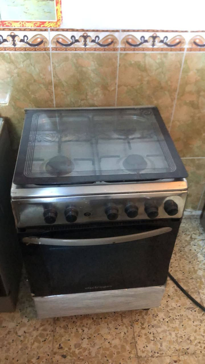 عندي طباخات لبيع بسعار مناسبة عندي خمسة مشاعل وعندي ربعة مشاعل سعار مناسبة مكاني بغداد *********** وساب بي
