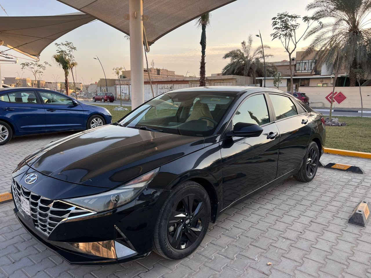 السلام عليكم
النترا مديل 2023 وارد امريكي 
ماشية 35 
السياره جاهزه من كلشي
ضرر بنيد مبدل مصبوغ 
+مدكر  امامي بيه طخه ونصبغ 
+ اجت من امريكا مرشوش باب خلفي والجاملغ الخلفي 
مواصفات بصمه تشغيل عن بعد شاشة رادار امامي خلفي جانبي وبيه بعد هواي مواصفات 
السيارة حرة بدون رقم تترقم جميع المحافضات 
السعر 124 
العنوان البصرة ***********
صور الحادث مرفقة مع المنشور
