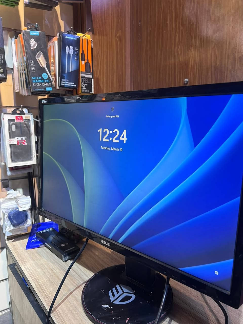 🔹 كيس + شاشة للبيع بحالة نظيفة جداً

المواصفات:
 • المعالج: Ryzen 5 3500
 • كارت الشاشة: GTX 1650
 • المذربورد: B450
 • الرامات: 16GB Corsair
 • التخزين: SSD 128GB + HDD 1TB
 • الباور سبلاي: 500W RGB
 • النظام: Windows 11 Pro مفعل

🖥 الشاشة:
‏ASUS 27 بوصة – 144Hz
(بيها صبغ بسيط بالكفر الخارجي فقط)

✔️ الجهاز نظيف ومفول وجاهز للاستخدام والألعاب.

💰 السعر 550
📞***********
