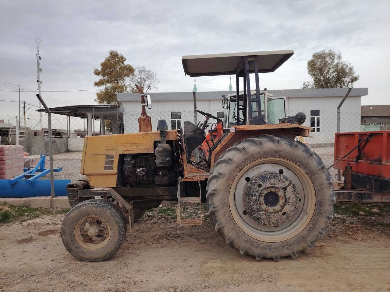 بلاروس جاهزه من كلشي تايرات كير محرك اكسل هيدروليك مضبوط سعر 3 مليون بي مجال بسيط فقط شراي مكاني كركوك ***********
