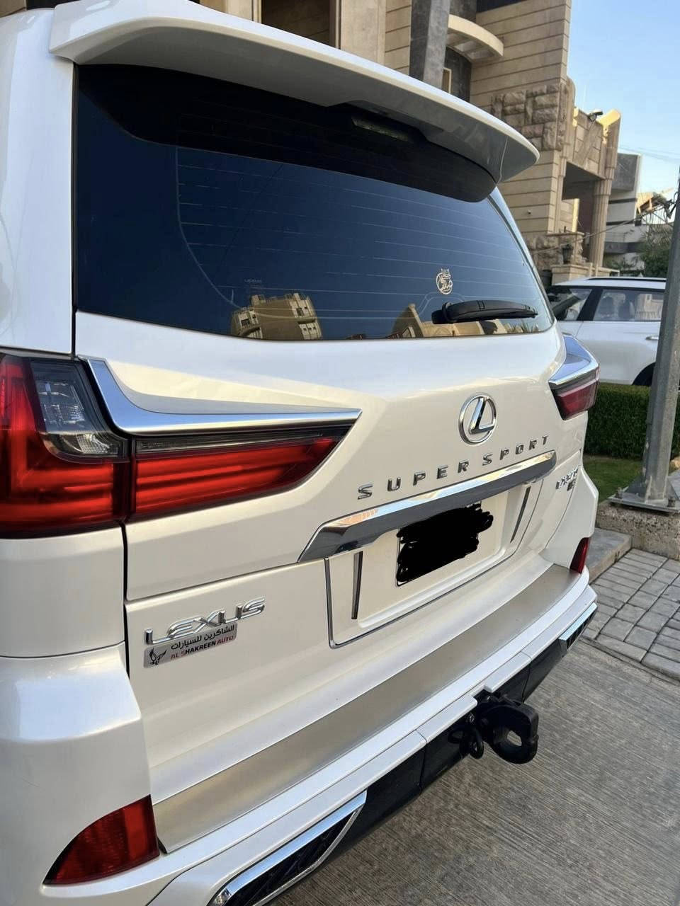سلام وعليكم 
LEXUS LX 570 (SUPER SPORT) 2019 
للبيع 
المواصفات ⬇️
المحرك: 5.7  8سلندر✅
عدد المقاعد:7✅
المقاعد:جلد+كهربائية+تدفئة+تبريد✅
الجكات:3ارتفاعات عالي وسط ناصي✅
البردات:بردات جانبية+بردات منفصلة✅
الحساسات:خلفية+امامية+جانبية✅
الذاكرات:3وضعيات خزن للمقاعد✅
الملحقات:صندوك الملحقات من الشركة +سماعاتHeadphones✅
الرادارات:رادار امامي فقط✅
الارضيات:الارضيات البلادية+ارضيات بديلة من شركة LEXUS✅
السيارة ماشية 54الف فقط✅
سعر السيارة 610$وبي مجال✅
رقم السيارة:رقم بغداد✅
+اكو هواي ملحقات ومواصفات اخرى للسيارة ماذكرتها 

رقم التواصل: ***********
