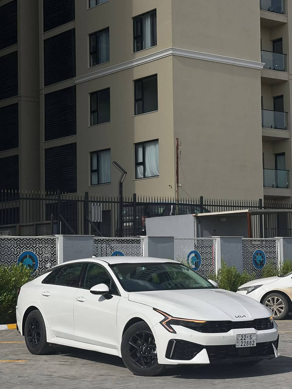 كيا كي فايف 2025 شكل جديد k5
محرك : 2500 تنفس طبيعي مرغوب 

بعدها زيرو سياره ع مشي اميركا 11 الف 

مواصفاتها 
بصمة 
تشغيل عن بعد 
بصمه ابواب وبصمه جنطه 
لد امامي وخلفي 
عدسات زنون 
نقاط عمياء 
شاشتين دشبول متصل 
عدادات ديجتل 
تبريد ومسجل شاشه منصل 
حساسات 360 درجة 
سايد بريك كهربائي 
اوتو هولد 
تحكم مود درايف 
فول تحكم ستيرن مع قياده ذاتيه 
رادارات امامي خلفي وجانبي مع اوتو ستوب 

سياره حادثها جاملغ وبابين جهة الصدر 
بدون دواخل ابد وطرف بنيد صبغ 

دخول جديد وتحويلها مباشر 

عنوان : كاظمية جكوك 
السعر 185 
استفسار واتصال : ***********
