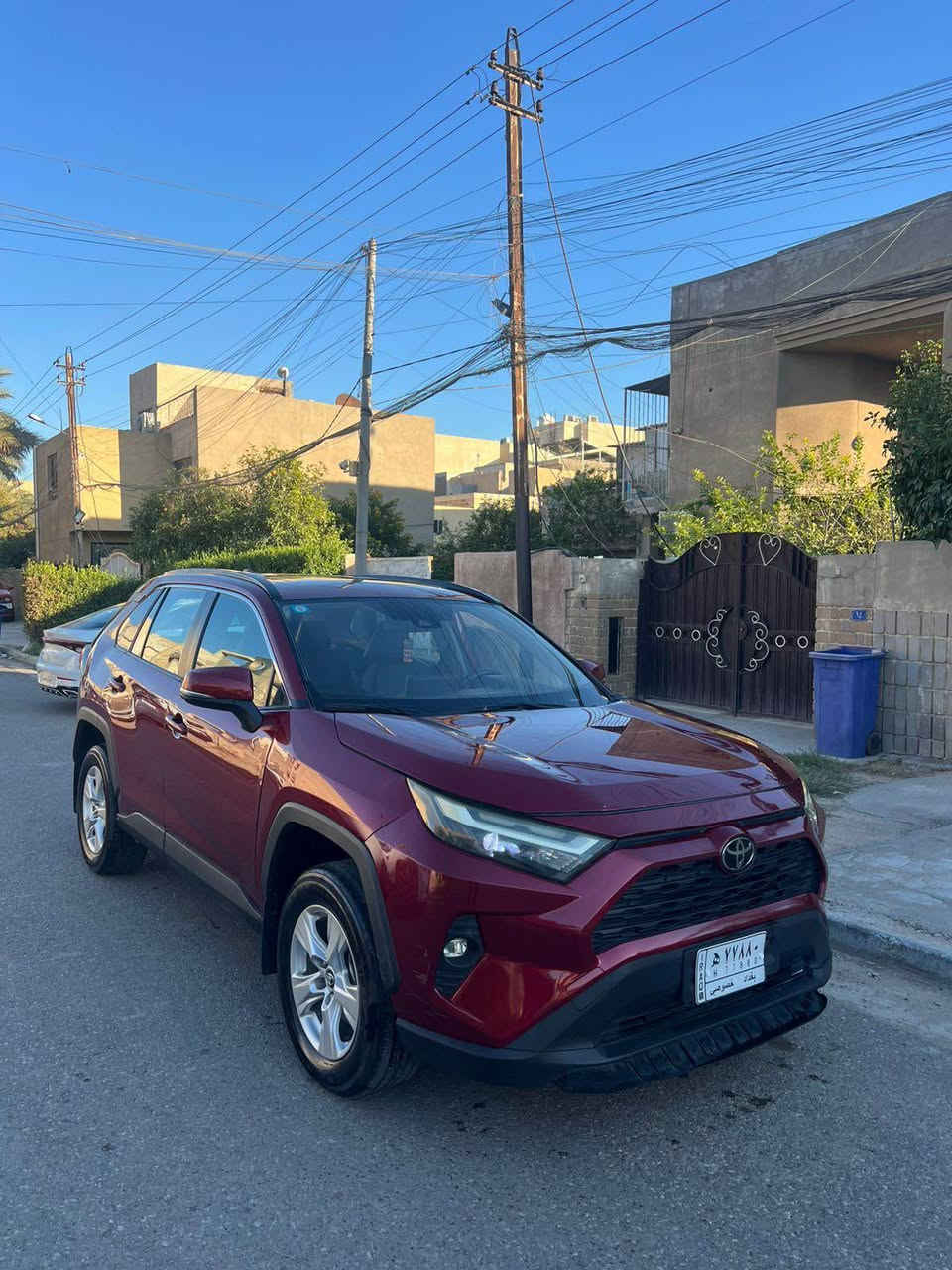 السلام عليكم 
راف فور 2023 XLE
السياره دفع رباعي AWD
السياره وارد امريكي 
بيه صبغ بس دعاميه
وبنيد تبديل نفس الون بدون دواخل
ماشية 38 الف كيلو
رقمه بغداد مميز 
ومكانه بغداد
رايده 280 وبيه مجال 
رقمي *********** بغداد, العراق
