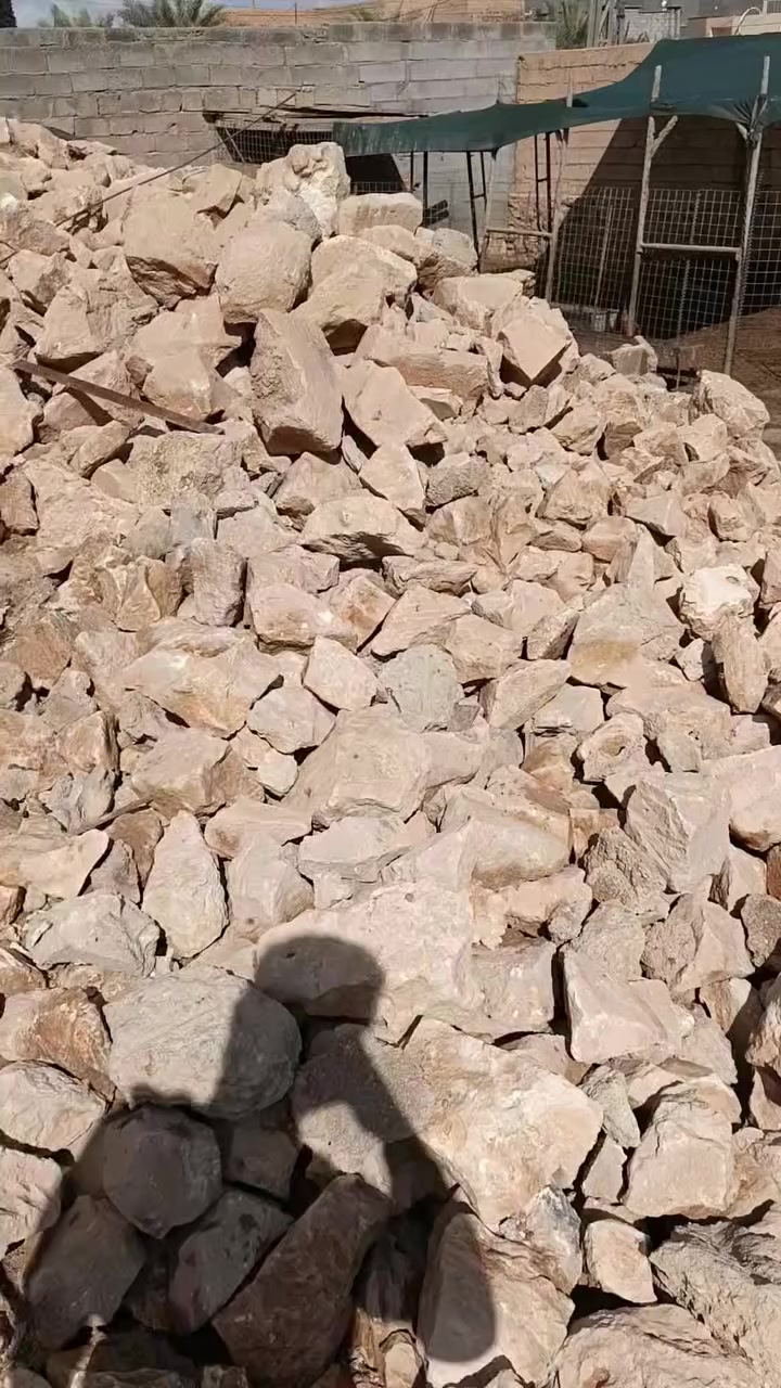 مكلف بلنشر حجر للبيع قسم من عندة بعدة ما مكسر كبار سعر حاله حال العالم ***********
