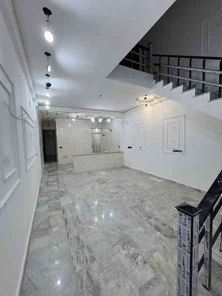 مشتمل بناء زيرو للبيع 🧿
موقع///  شارع فلسطين محله 502
المساحه الكليه //  125 متر 
الواجه ///     5 متر 
النزال ///     25 متر 
يحتوي على اربع غرف نوم 📌
الموقع راقي ومناسب لبناء دار سكني أو مشروع استثماري صغير.

إذا عندك أي عقار حاب تعرضه للبيع أو للإيجار، تواصل ويانا على الأرقام الموجودة: ***********  ,  ***********
عدنا طرق عرض مميزة من خلال تطبيقنا العقاري، ويشمل ترويج مستمر لكل العقارات المعروضة.
