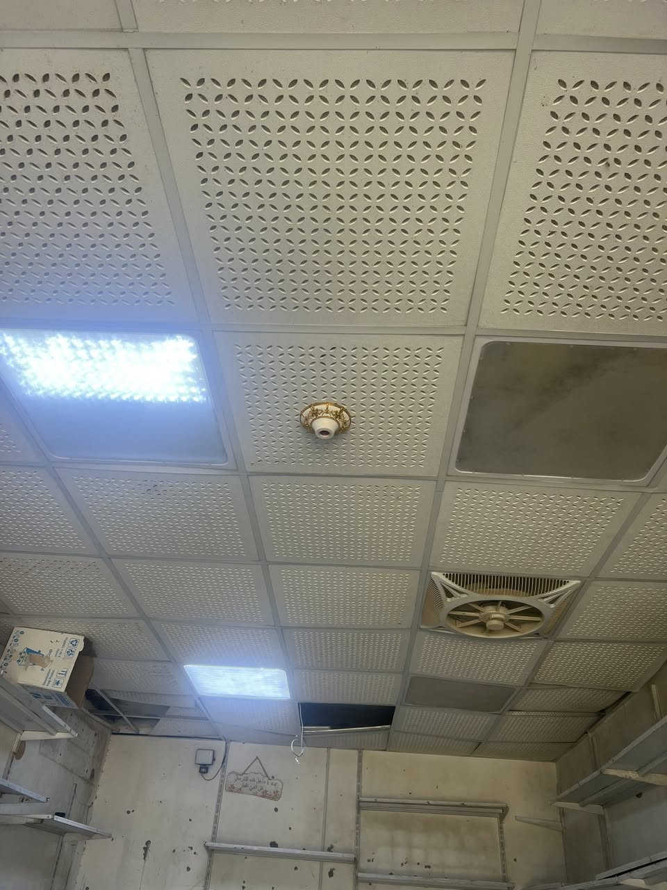 سلام عليكم شباب من رخصه المدير جايم خانه سلايت ورفوف وسقف ثانوي للبيع كلش نضيفات ***********
