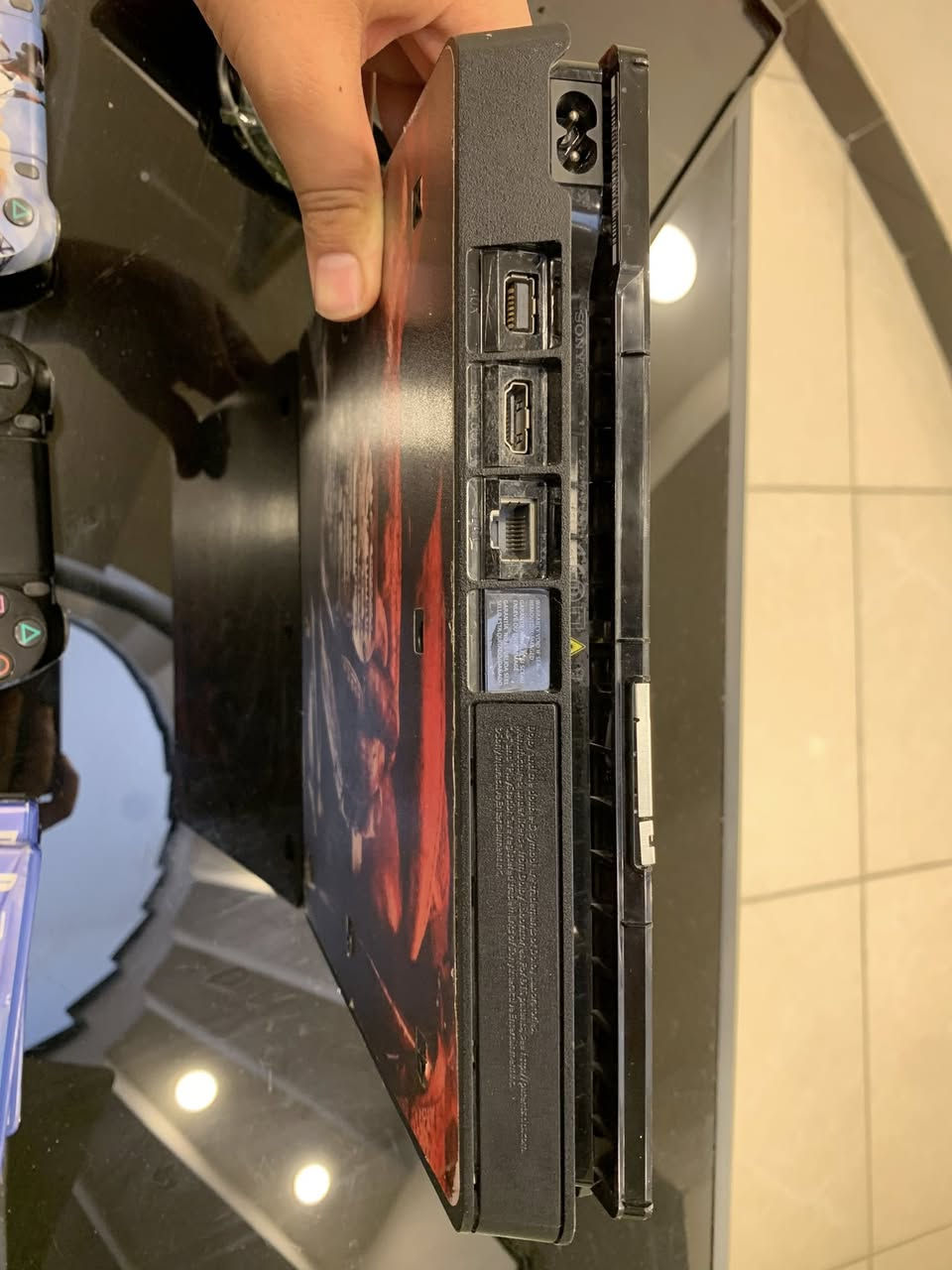 بلي 4 جديد نظافه99 استخدام جدا بسيط وياه أربع يدات بس وحده تشتغل وحده اصلي بيه عطل R2 والL2 أقراص 3 مستخدمه اقل ال4مرات والبلي كلش جديد ونضيف لوك ستيكر ب250 وبيه مجال للشراي مكانه بغداد الجديده للاستفسار:***********
