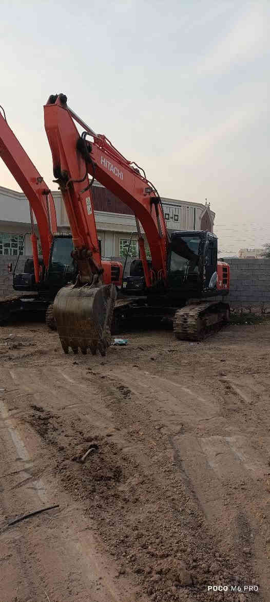 السلام عليكم ،للبيع حفاره هيتاشي جي فايف موديل 19 اصل مرقمة بسمي مكفوله من كلشي وجاهزه للعمل مكان الانبار الرمادي السعر 8ونص وبيه مجال ،،،،،، ***********
