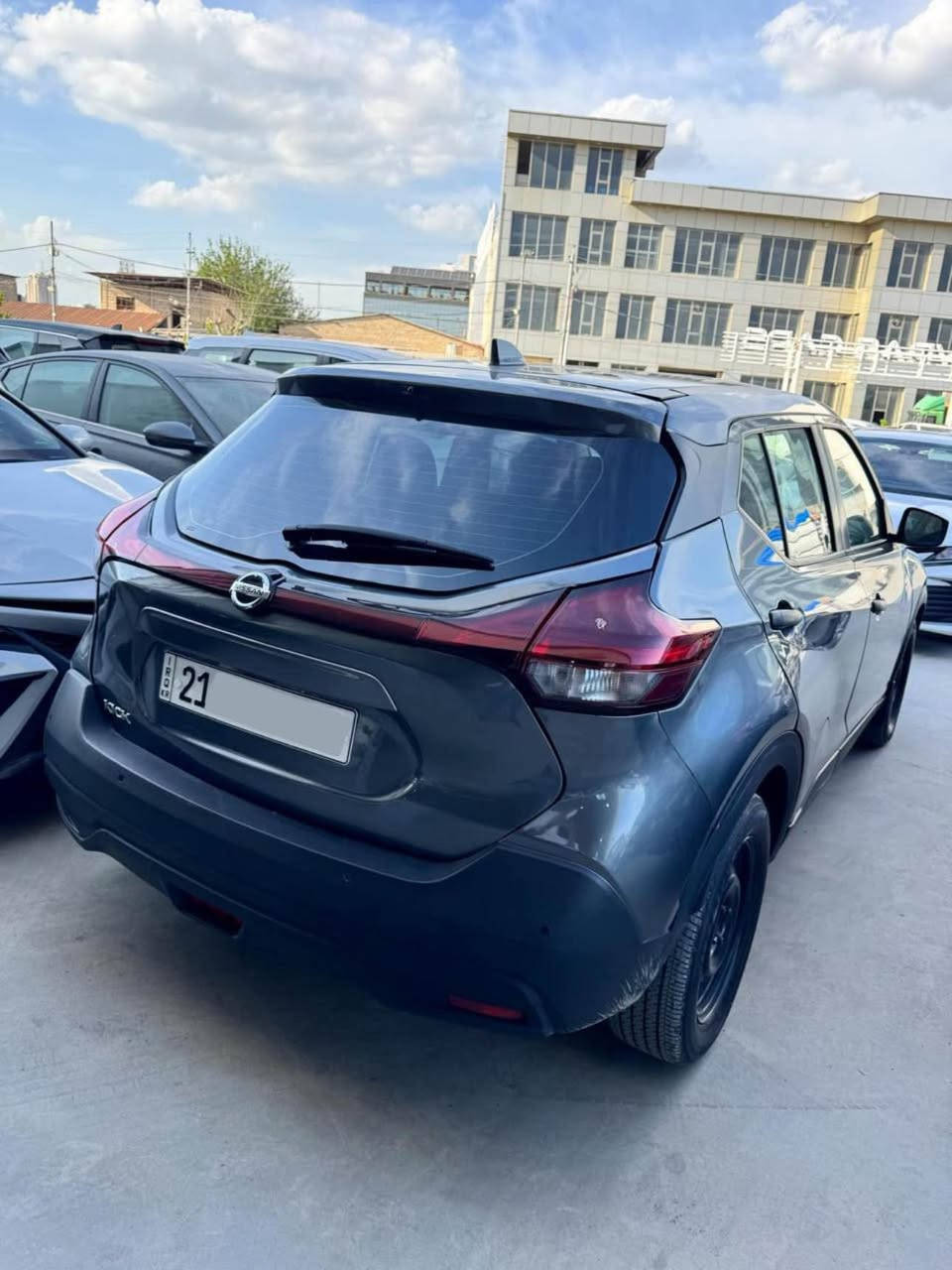 Nissan Kicks 2021 – S
نیسان کیکس ٢٠٢١ / مواسەفات S

🔹 بزوێنەر: 1.6 لیتر، بێ تۆربۆ
🔹 ماوەی ڕۆشتن: 40,000 مایل
🔹 بۆیاخ: نیوەی چەملغی (دواوە) و قەباغی سندوق

مواسەفات (S):
 • ڕاداری 360 پلە (پێشەوە، پشتەوەو ئاوێنەکان)
 • تەحدید سورعە
 • شاشە گەورە
•حاسە، کامێرا
 • کامێرا
 • ڕاداری خەتی جادە
 • Apple CarPlay & Android Auto
 • Traction Control
 • ABS
 • 16 ئێرباگ
 • چەندین مواسەفاتی تر

✨ سەیارەکە نموونەیە لە جوانی و هەیکەل، وەک بیلاد ماوەتەوە

 • کامڵ سێرڤس کراوە
 • ڕۆن و هایدرۆلیکی تازە گۆڕاوە
 • چوار تایەی نوێ لە ژێرە
 • گێڕ، مەکینە، تەبرید و کارەبایات بە شەرت
 • گێڕ و مەکینە نەکراوەتەوە (بە شەرت)

📄 ڕەقەم و سەنەوی تازە: تا ساڵی 2029
📦 تەحویل و غرامە: بە شەرت

📞 پەیوەندی ():
***********  (WhatsApp)
*********** السليمانية, العراق
