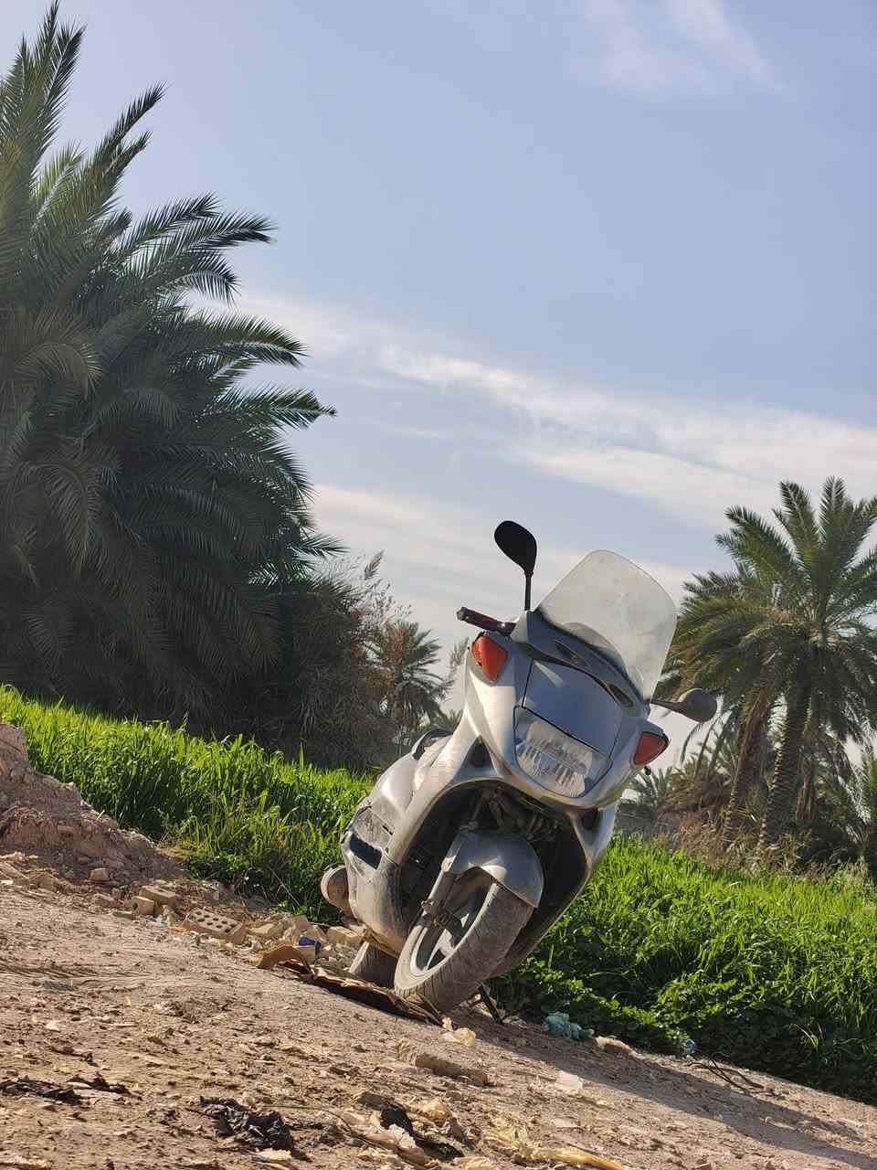 سلام عليكم دراجه ماجسته لبيع او مراوس حسب قناعه دراجه شغاله كهرباءيات محرك سلف كلشي شغال سعر ٤٠٠ بيها مجال***********
