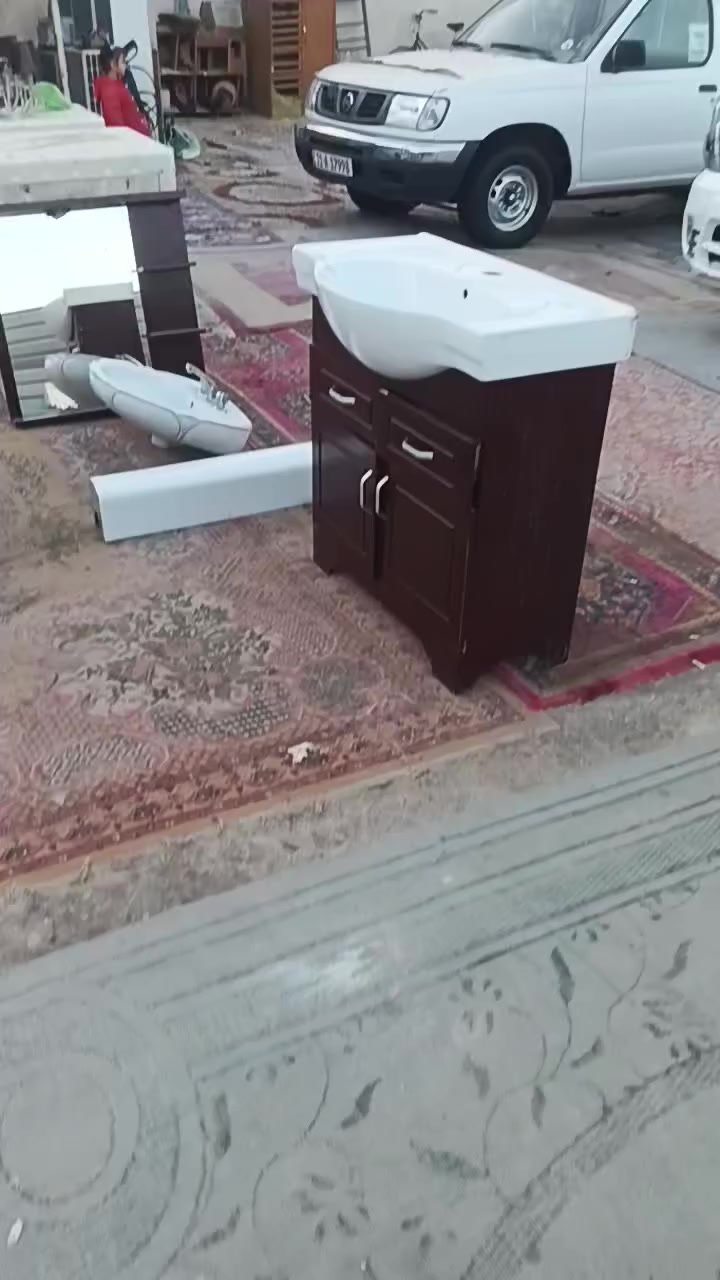 السلام وعليكم لبيع غراض كلهن جديدات وشغالات مكاني حي اور سبع قصور شارع ابو علي يم  جامع لحمزة موجود خاص وتساب ***********
