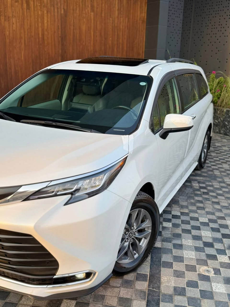 TOYOTA~2022~SIEENA  📍

 بەناوی خوای گەورە :-                                                      ،

- تویوتا سیینا :-                                                          ،

- مودیل :- { ٢٠٢٢ } 🔥.                                             ،

- مواصفات :- { XLE } فول مواصفات.                       ،

- مواصفات :-                                                            ،

1. بصمە + سقف فتحە ، رادارات کامل امامي و خلفي.   ،

2. کشنات جلد و ابواب کهرباي ، تبرید مرکزي.               ، 

3. سیارە حلو من مواصفات و جمالییە.                          ، 

- ضرر :- { فقط قطعتین بس بخ } بدون دواخل.           ، 

- سعر :- { ٢٩٠ قفل قفل 💸 }                                    ،

- رقم هاتف ☎️ :- { *********** } { ***********}.  ،

ماشيه ١٢٠،٠٠٠
- رقم ***********  بیها { واتساپ + ڤایبر  }.                            ، السليمانية, العراق
