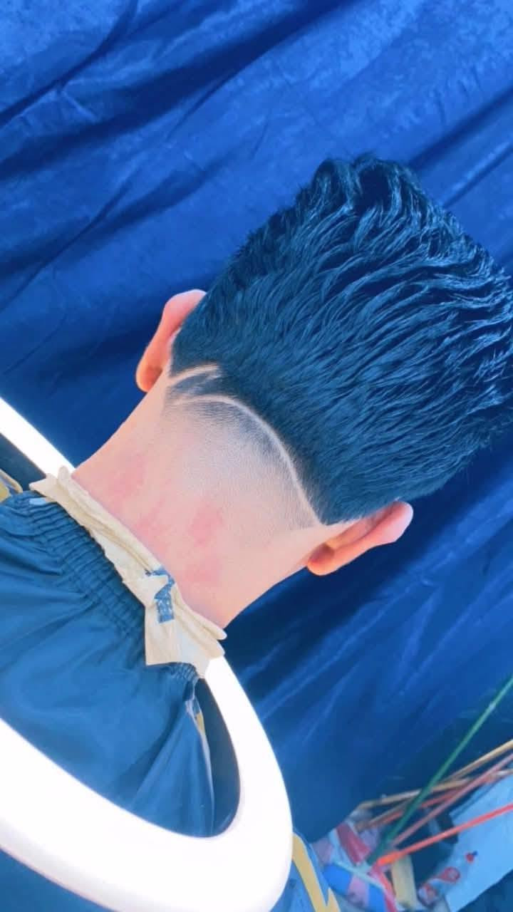 السلام عليكم حلاق +وشام متفرغ محتاج حلاق او وشام اشتغل ويااا اهم شي كون محل موجه وعنده معاميل وبلنسبه لشغلي متمكن لحمد الله،،، الاستفسار اكثر رقم ***********
